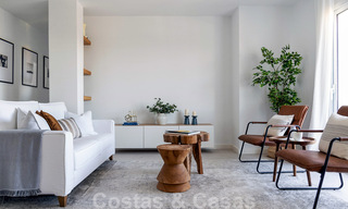 Apartamento moderno reformado en venta con amplia terraza, vistas al mar y a la montaña en la Quinta golf resort, Benahavis - Marbella 34862 