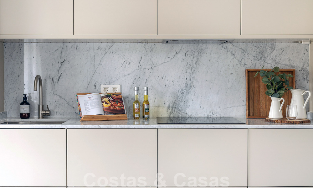 Apartamento moderno reformado en venta con amplia terraza, vistas al mar y a la montaña en la Quinta golf resort, Benahavis - Marbella 34863