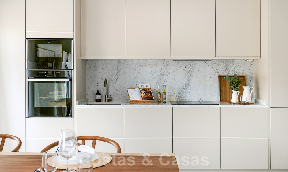 Apartamento moderno reformado en venta con amplia terraza, vistas al mar y a la montaña en la Quinta golf resort, Benahavis - Marbella 34873