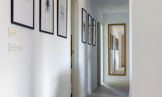 Apartamento moderno reformado en venta con amplia terraza, vistas al mar y a la montaña en la Quinta golf resort, Benahavis - Marbella 34875 