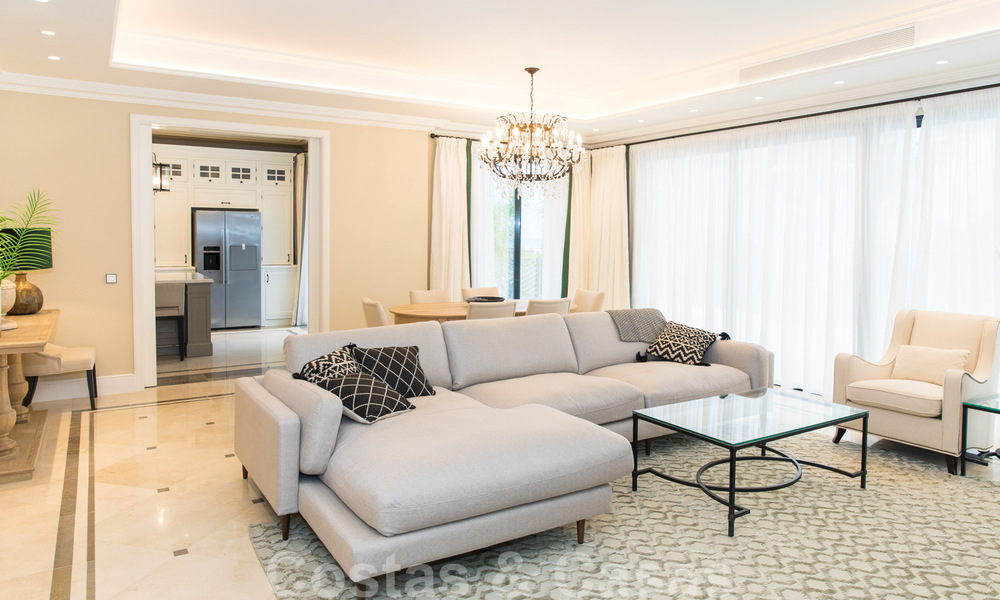 Nueva villa en venta de estilo clásico contemporáneo con vistas al mar en un resort de golf de cinco estrellas en Marbella - Benahavis 34917
