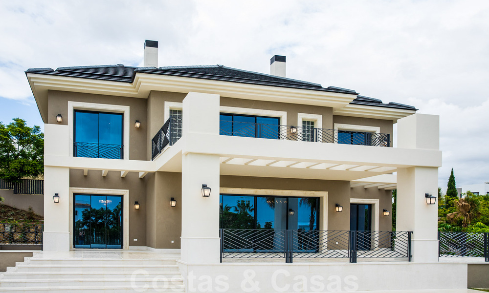 Nueva villa en venta de estilo clásico contemporáneo con vistas al mar en un resort de golf de cinco estrellas en Marbella - Benahavis 34925