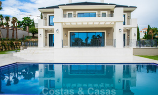 Nueva villa en venta de estilo clásico contemporáneo con vistas al mar en un resort de golf de cinco estrellas en Marbella - Benahavis 34928 