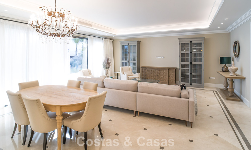 Villa en venta de estilo clásico contemporáneo con vistas al mar en un resort de golf de cinco estrellas en Marbella - Benahavis 775505