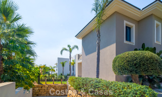 Villa en venta de estilo clásico contemporáneo con vistas al mar en un resort de golf de cinco estrellas en Marbella - Benahavis 775509 