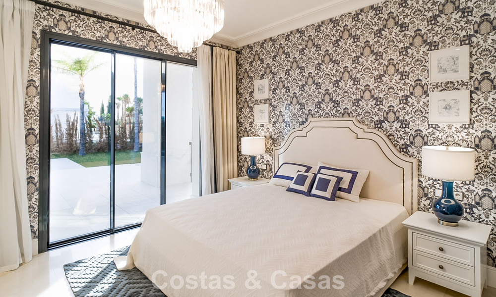 Villa en venta de estilo clásico contemporáneo con vistas al mar en un resort de golf de cinco estrellas en Marbella - Benahavis 775510