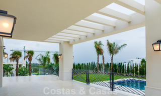 Villa de nueva construcción en venta en un estilo clásico contemporáneo con vistas al mar en un resort de golf de cinco estrellas en Marbella - Benahavis 34933 