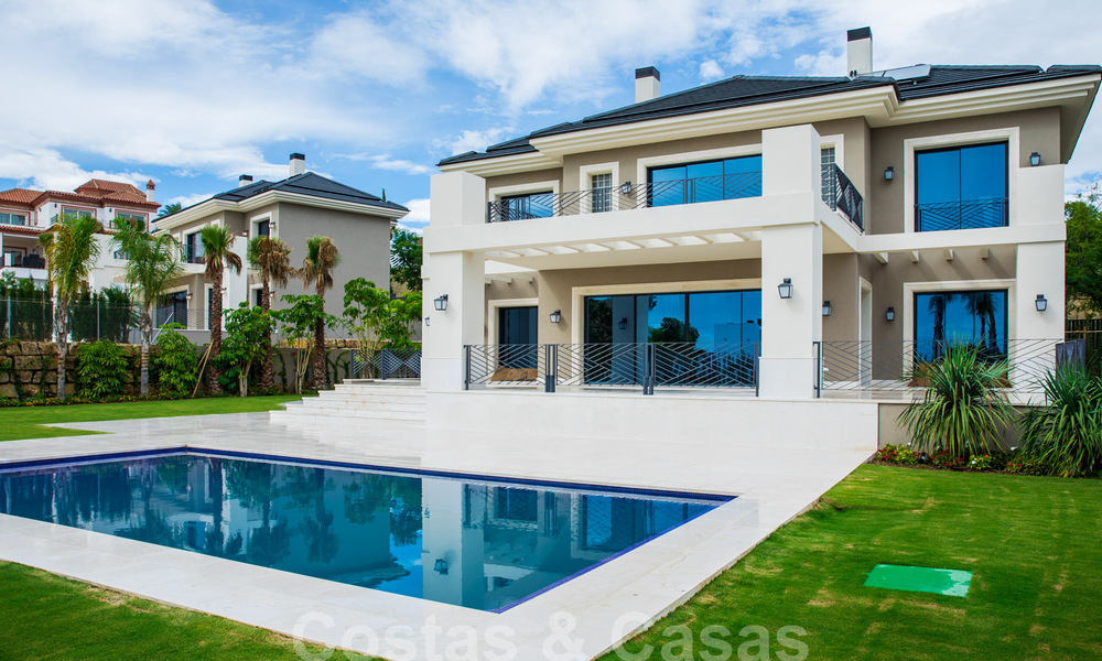 Villa de nueva construcción en venta en un estilo clásico contemporáneo con vistas al mar en un resort de golf de cinco estrellas en Marbella - Benahavis 34943