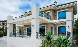 Villa de nueva construcción en venta en un estilo clásico contemporáneo con vistas al mar en un resort de golf de cinco estrellas en Marbella - Benahavis 34945 