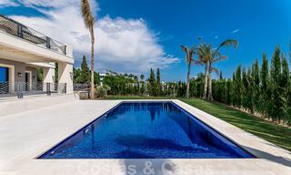 Villa de nueva construcción en venta en un estilo clásico contemporáneo con vistas al mar en un resort de golf de cinco estrellas en Marbella - Benahavis 34962 