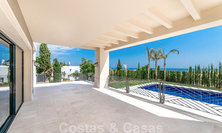 Villa de nueva construcción en venta en un estilo clásico contemporáneo con vistas al mar en un resort de golf de cinco estrellas en Marbella - Benahavis 34964 