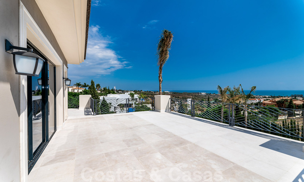 Villa de nueva construcción en venta en un estilo clásico contemporáneo con vistas al mar en un resort de golf de cinco estrellas en Marbella - Benahavis 34966