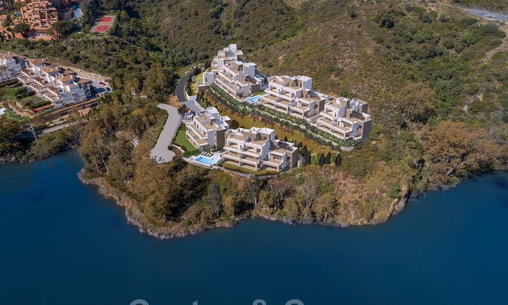 Nuevo en el mercado! Modernos apartamentos de lujo a la venta en un idílico lago con vistas panorámicas en Nueva Andalucía - Marbella. NUEVA FASE 34984