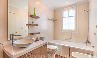 Villa junto a la playa a la venta en una exclusiva zona residencial en primera línea de playa en la Milla de Oro de Marbella 34996 