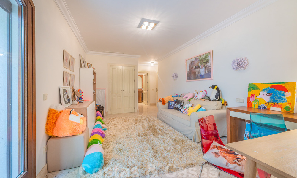 Villa de lujo a la venta en una exclusiva zona residencial en la playa de la Milla de Oro en Marbella 35022