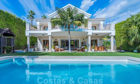 Villa de lujo a la venta en una exclusiva zona residencial en la playa de la Milla de Oro en Marbella 35023