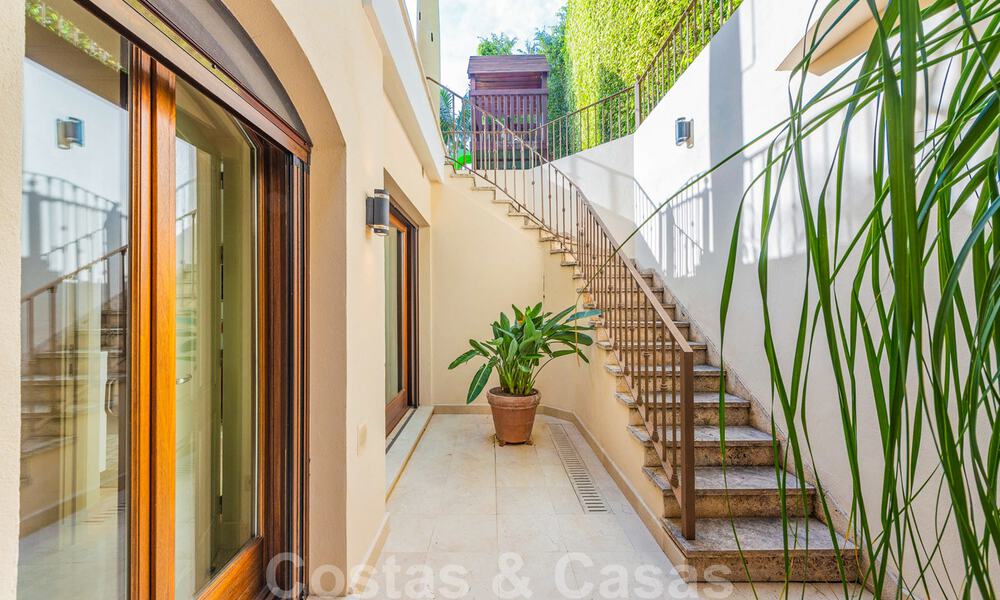 Villa de lujo a la venta en una exclusiva zona residencial en la playa de la Milla de Oro en Marbella 35024