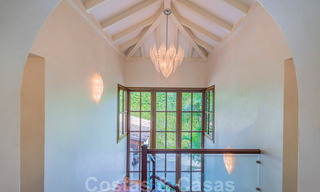 Villa de lujo a la venta en una exclusiva zona residencial en la playa de la Milla de Oro en Marbella 35036 