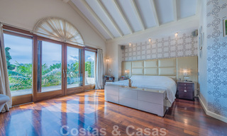 Villa de lujo a la venta en una exclusiva zona residencial en la playa de la Milla de Oro en Marbella 35037 