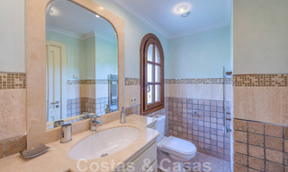Villa de lujo a la venta en una exclusiva zona residencial en la playa de la Milla de Oro en Marbella 35041 