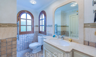 Villa de lujo a la venta en una exclusiva zona residencial en la playa de la Milla de Oro en Marbella 35043 