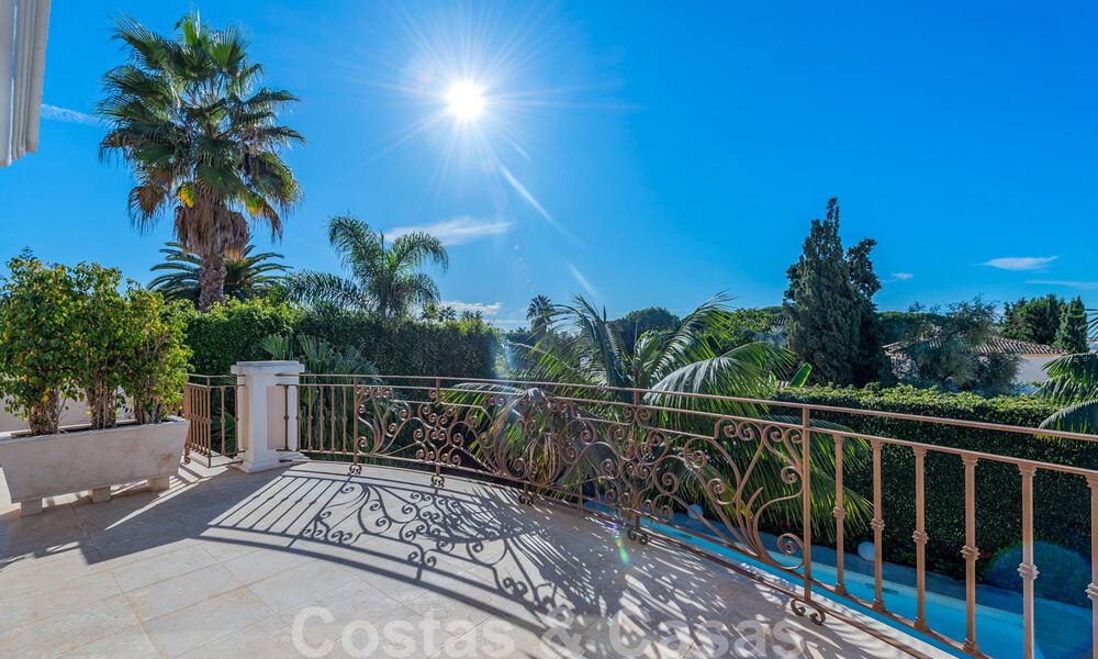 Villa de lujo a la venta en una exclusiva zona residencial en la playa de la Milla de Oro en Marbella 35044
