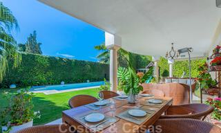 Villa de lujo a la venta en una exclusiva zona residencial en la playa de la Milla de Oro en Marbella 35047 