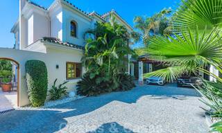 Villa de lujo a la venta en una exclusiva zona residencial en la playa de la Milla de Oro en Marbella 35048 