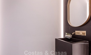 Villa de diseño moderno en venta a pocos pasos de la playa y los clubes de playa y a poca distancia del paseo marítimo y del centro de San Pedro, Marbella 38015 