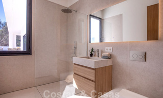 Villa de diseño moderno en venta a pocos pasos de la playa y los clubes de playa y a poca distancia del paseo marítimo y del centro de San Pedro, Marbella 38017 