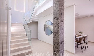 Villa de diseño moderno en venta a pocos pasos de la playa y los clubes de playa y a poca distancia del paseo marítimo y del centro de San Pedro, Marbella 38021 