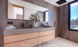 Villa de diseño moderno en venta a pocos pasos de la playa y los clubes de playa y a poca distancia del paseo marítimo y del centro de San Pedro, Marbella 38023 