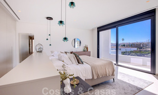 Villa de diseño moderno en venta a pocos pasos de la playa y los clubes de playa y a poca distancia del paseo marítimo y del centro de San Pedro, Marbella 38025 