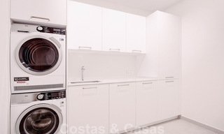 Villa de diseño moderno en venta a pocos pasos de la playa y los clubes de playa y a poca distancia del paseo marítimo y del centro de San Pedro, Marbella 38031 