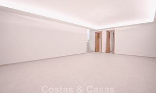 Villa de diseño moderno en venta a pocos pasos de la playa y los clubes de playa y a poca distancia del paseo marítimo y del centro de San Pedro, Marbella 38032 