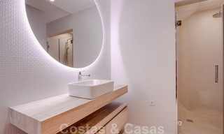 Villa de diseño moderno en venta a pocos pasos de la playa y los clubes de playa y a poca distancia del paseo marítimo y del centro de San Pedro, Marbella 38033 