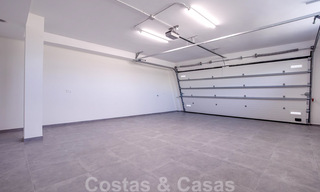 Villa de diseño moderno en venta a pocos pasos de la playa y los clubes de playa y a poca distancia del paseo marítimo y del centro de San Pedro, Marbella 38034 