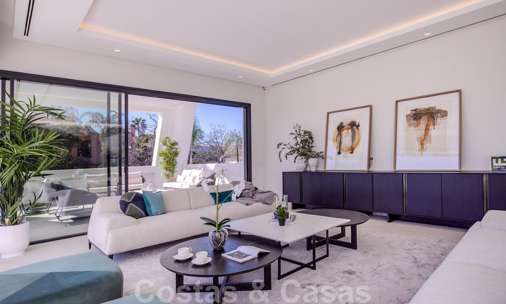 Villa de diseño moderno en venta a pocos pasos de la playa y los clubes de playa y a poca distancia del paseo marítimo y del centro de San Pedro, Marbella 38040