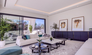 Villa de diseño moderno en venta a pocos pasos de la playa y los clubes de playa y a poca distancia del paseo marítimo y del centro de San Pedro, Marbella 38040 