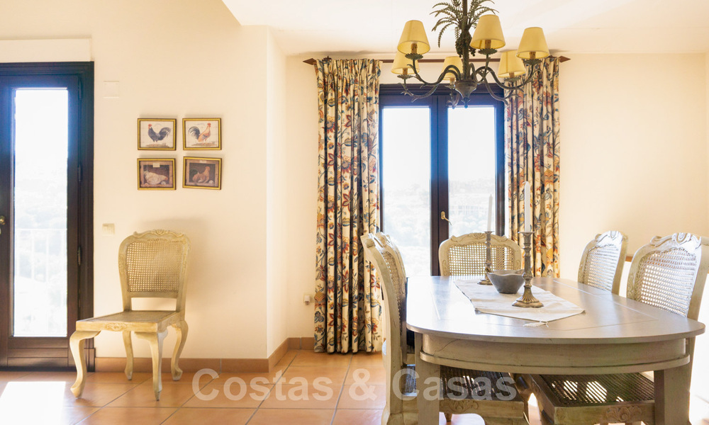 Villa de lujo estilo mediterránea a la venta en el exclusivo Marbella Club Golf Resort en Benahavis en la Costa del Sol 35057