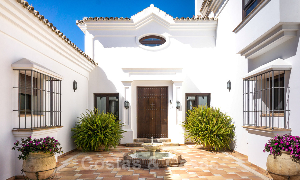 Villa de lujo estilo mediterránea a la venta en el exclusivo Marbella Club Golf Resort en Benahavis en la Costa del Sol 35067