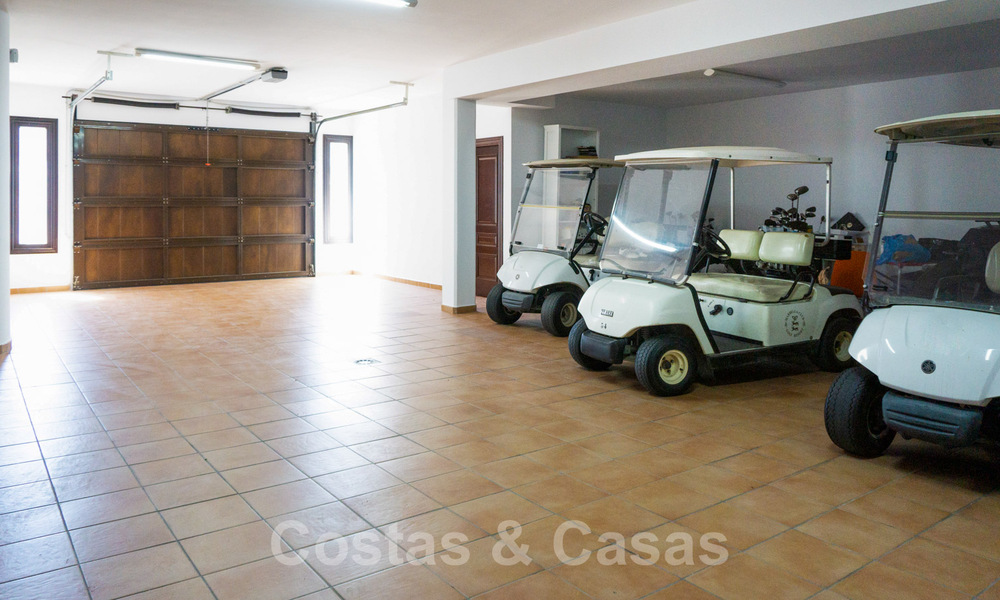 Villa de lujo estilo mediterránea a la venta en el exclusivo Marbella Club Golf Resort en Benahavis en la Costa del Sol 35073