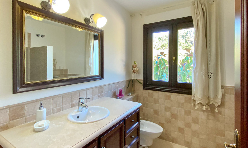 Villa de lujo estilo mediterránea a la venta en el exclusivo Marbella Club Golf Resort en Benahavis en la Costa del Sol 35081