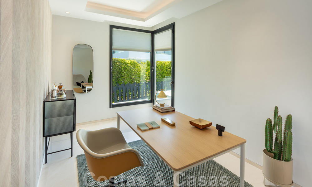 Listo para entrar y vivir moderna villa de lujo en venta en una zona residencial cerrada en Nueva Andalucía, Marbella 35124