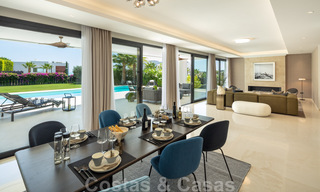 Listo para entrar y vivir moderna villa de lujo en venta en una zona residencial cerrada en Nueva Andalucía, Marbella 35136 