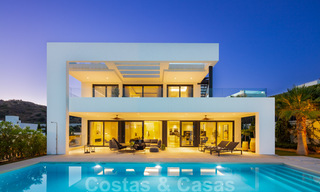 Listo para entrar y vivir moderna villa de lujo en venta en una zona residencial cerrada en Nueva Andalucía, Marbella 35156 