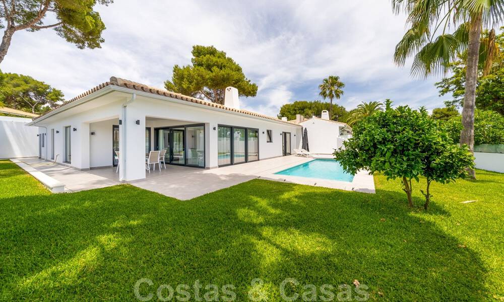 Villa de lujo moderna completamente renovada en venta en Los Monteros, a poca distancia de las playas más hermosas de Marbella 35269