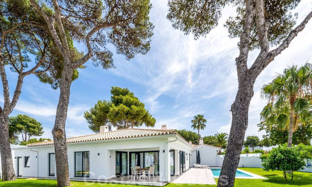 Villa de lujo moderna completamente renovada en venta en Los Monteros, a poca distancia de las playas más hermosas de Marbella 35272