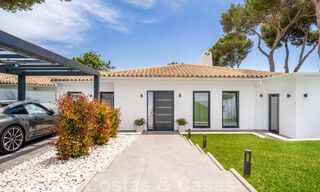 Villa de lujo moderna completamente renovada en venta en Los Monteros, a poca distancia de las playas más hermosas de Marbella 35276 