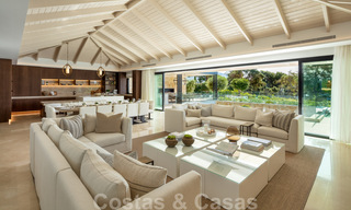 Villa exclusiva en venta, primera línea de golf de Aloha en una zona residencial cerrada en Nueva Andalucía - Marbella 35327 